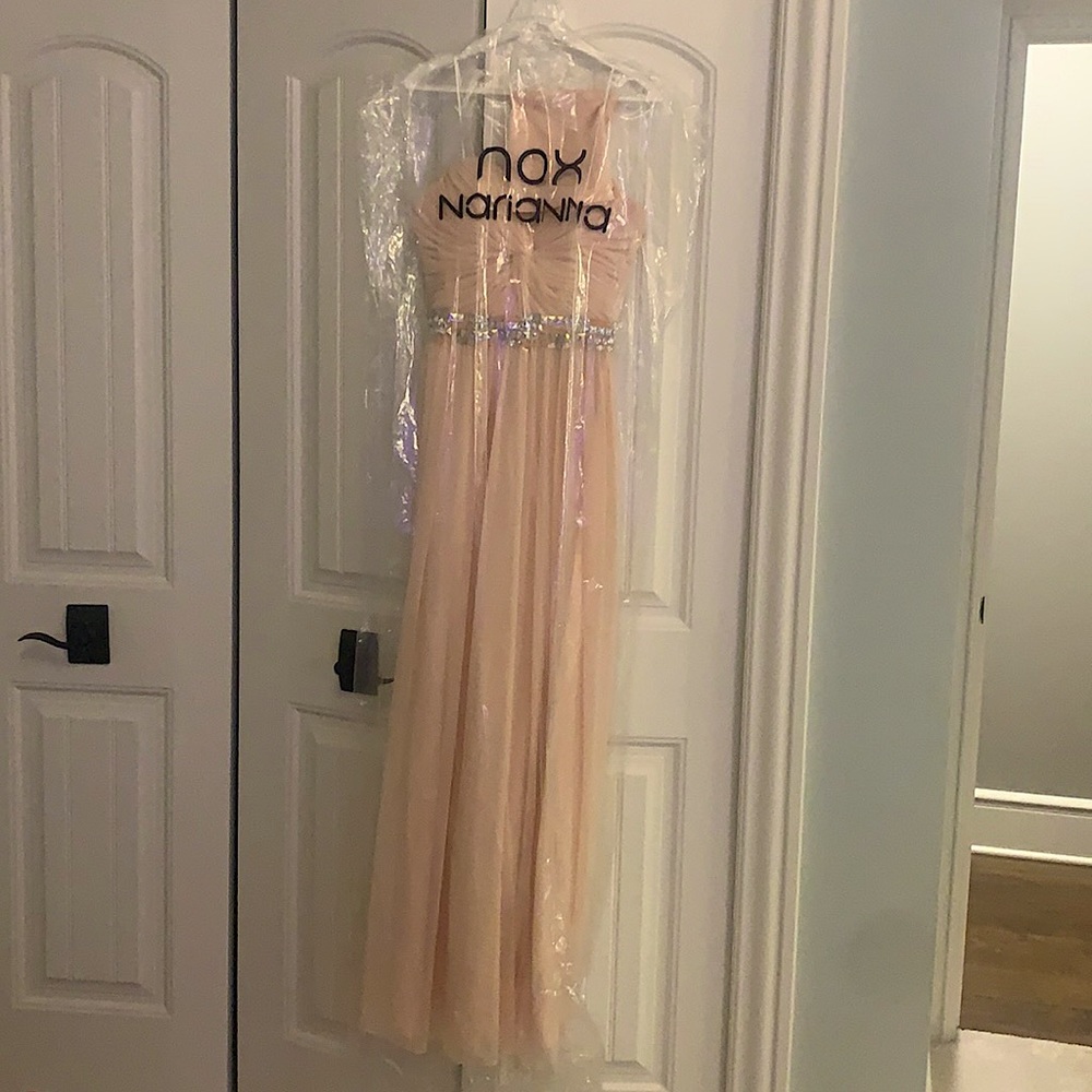 Peachy long strapless beauty💞